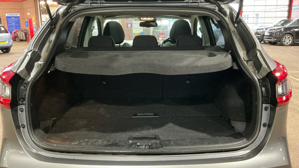 Used Nissan Qashqai 2018 for sale - 77650570: Photo 7