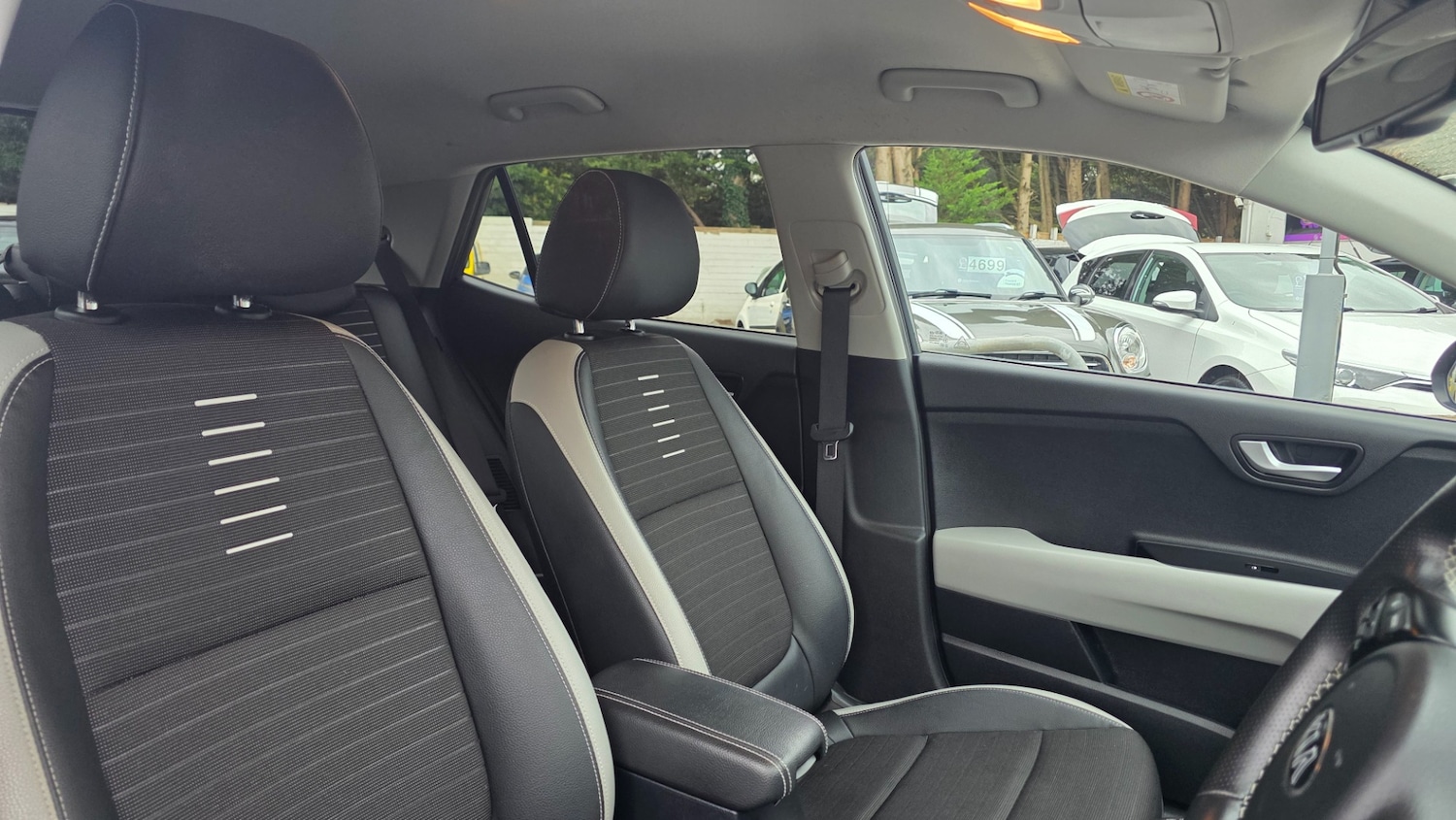 Used Kia Stonic 2021 for sale - 76265730: Photo 11