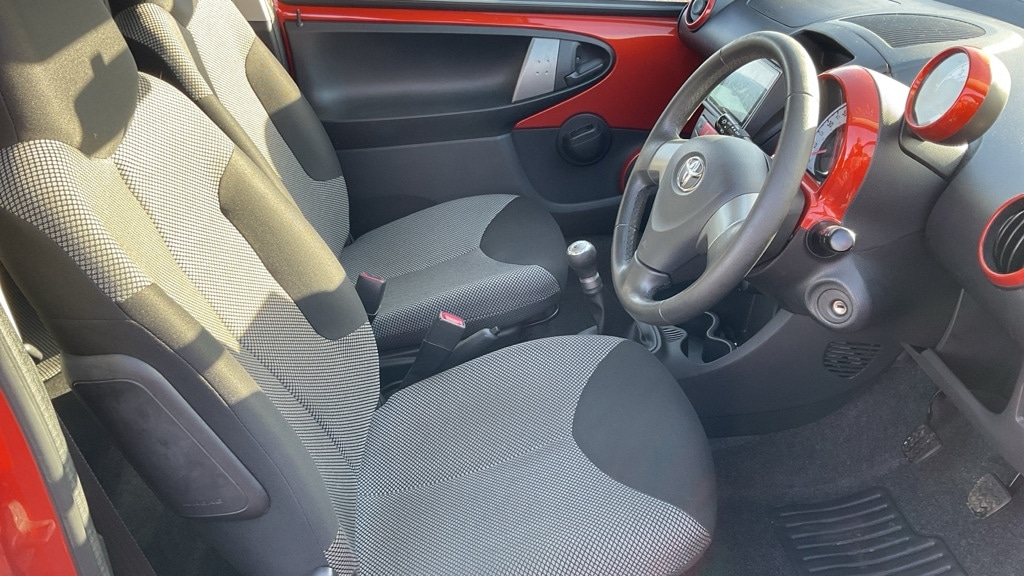 Used Toyota AYGO 2012 for sale - 77137929: Photo 6