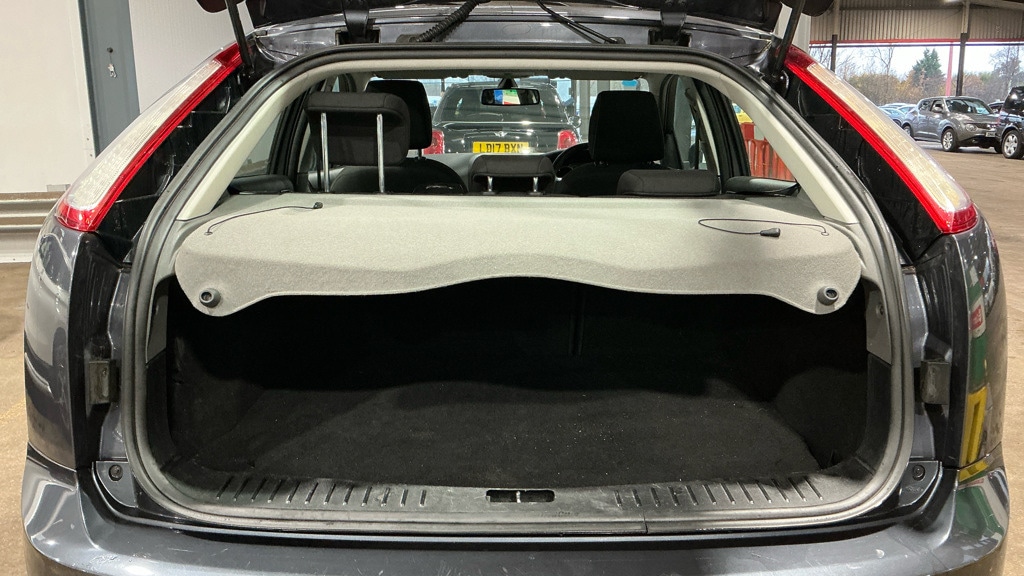 Used Ford Focus 2011 for sale - 76897296: Photo 11