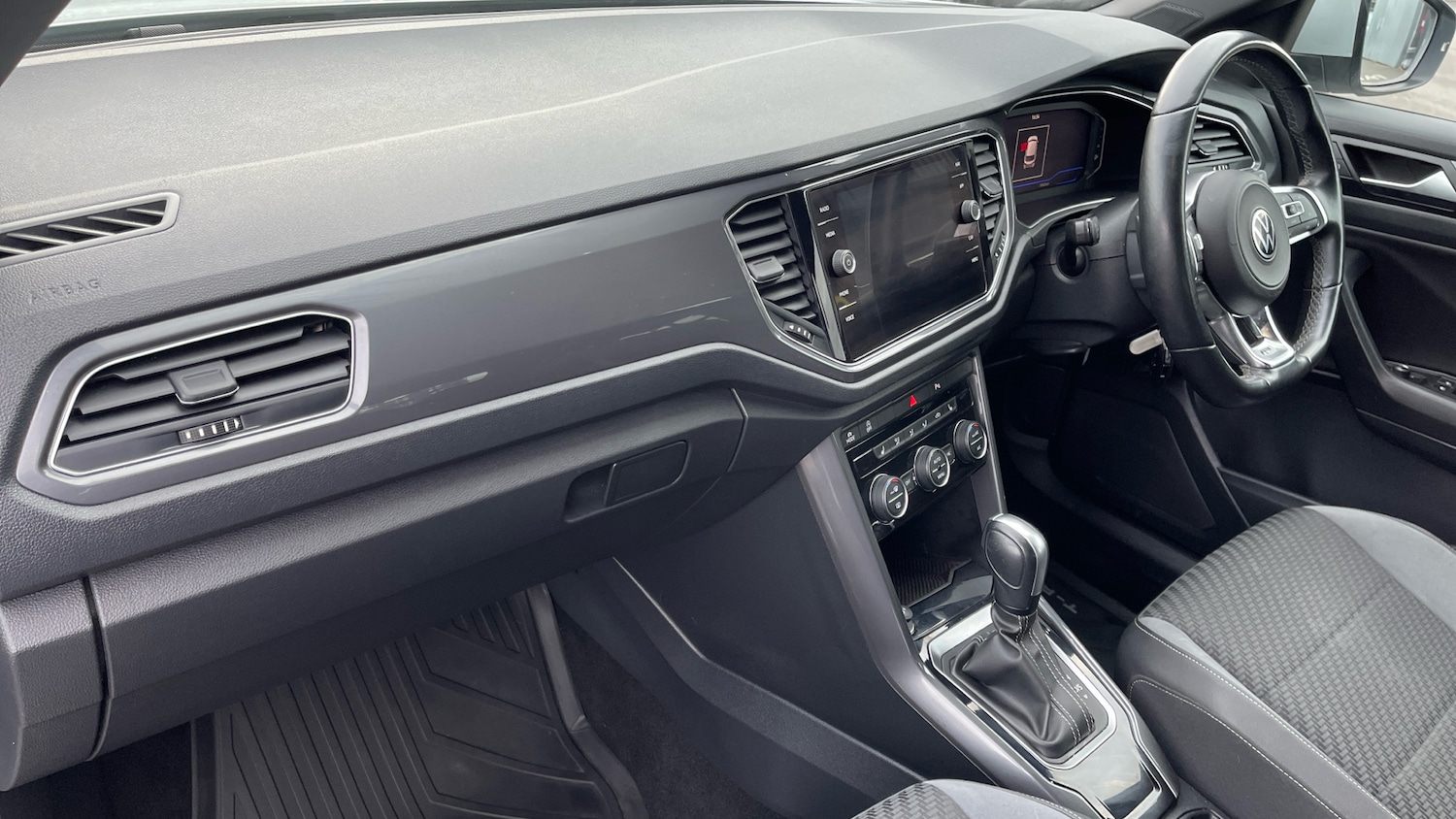 Used Volkswagen T-Roc for sale - 76346895: Photo 10