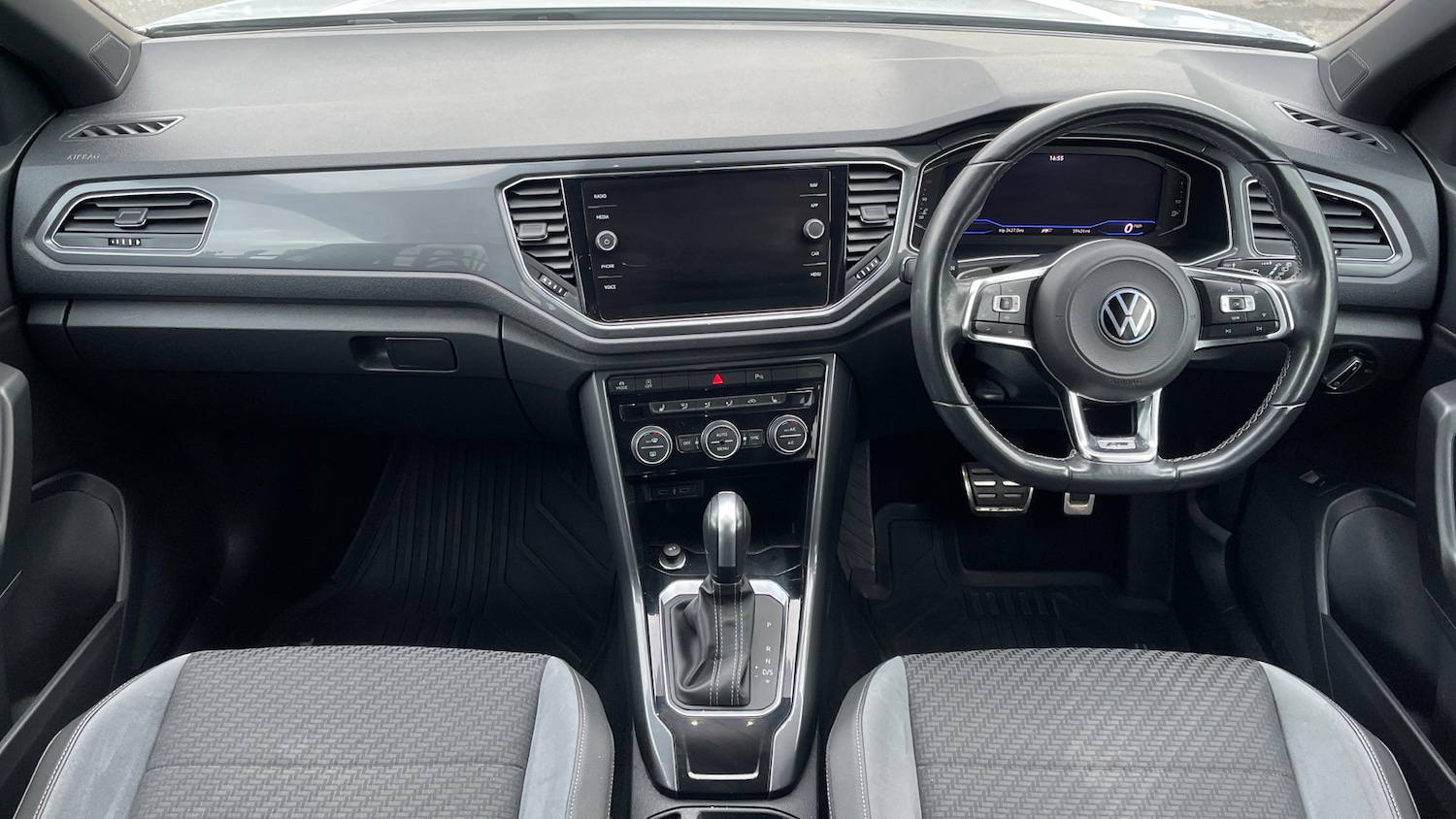 Used Volkswagen T-Roc for sale - 76346895: Photo 11