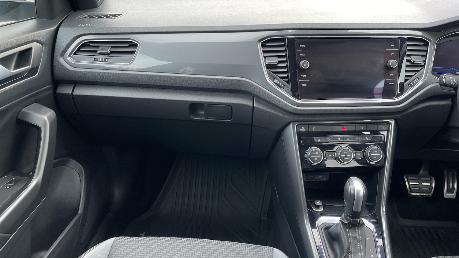 Used Volkswagen T-Roc for sale - 76346895: Photo 12