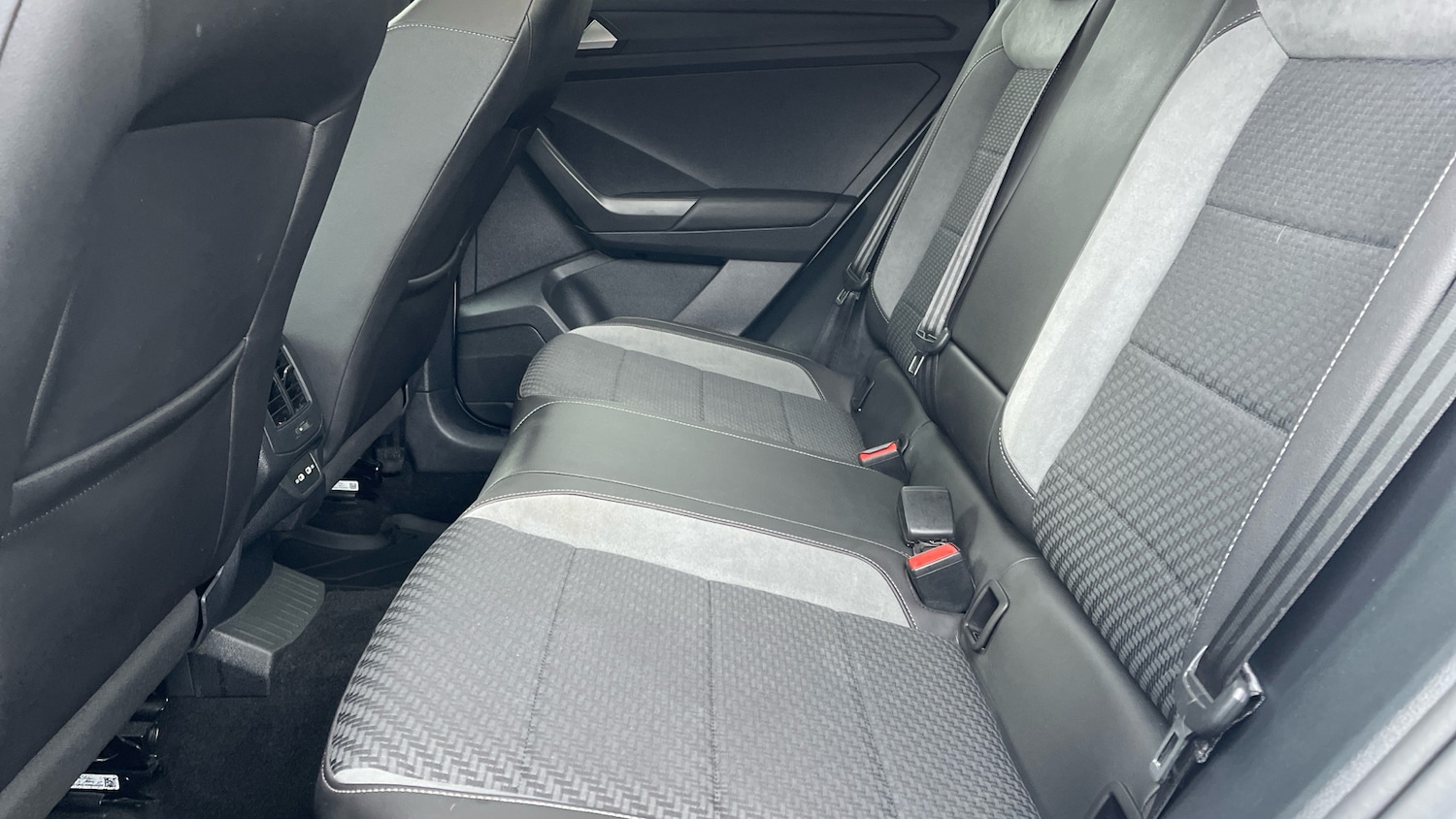 Used Volkswagen T-Roc for sale - 76346895: Photo 14