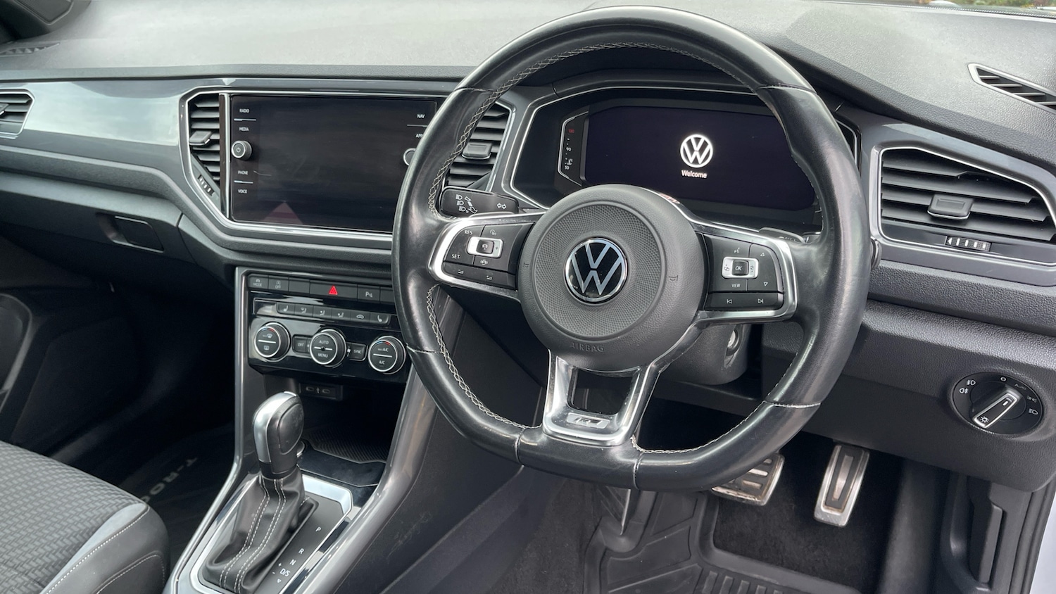 Used Volkswagen T-Roc for sale - 76346895: Photo 9