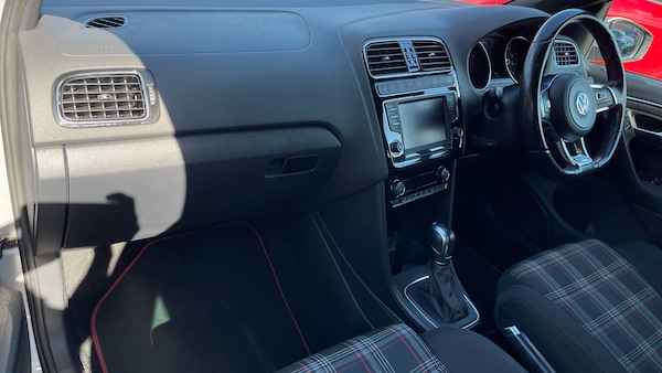 Used Volkswagen Polo 2015 for sale - 76082138: Photo 10