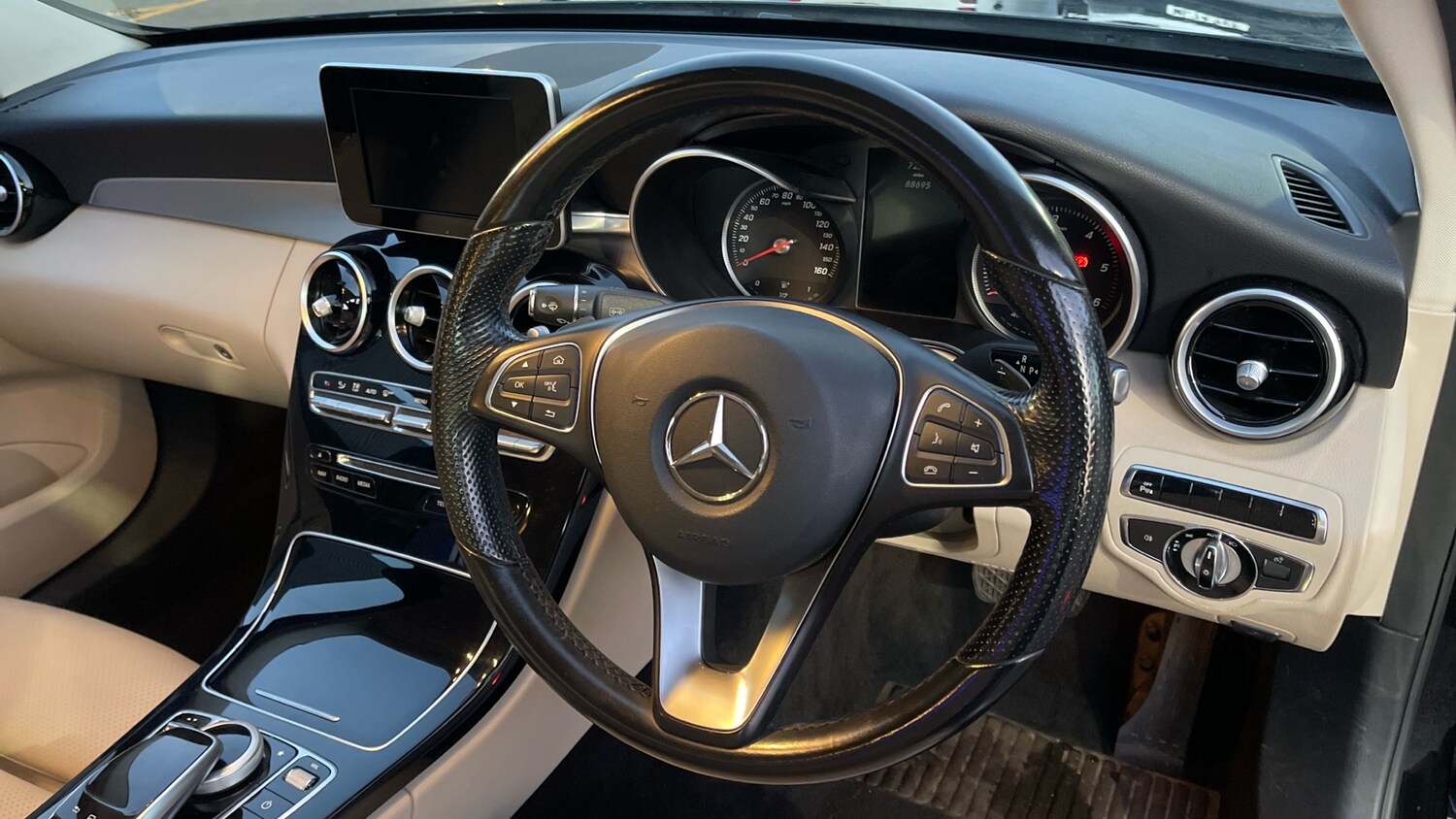 Used Mercedes-Benz C Class 2015 for sale - 77990416: Photo 9