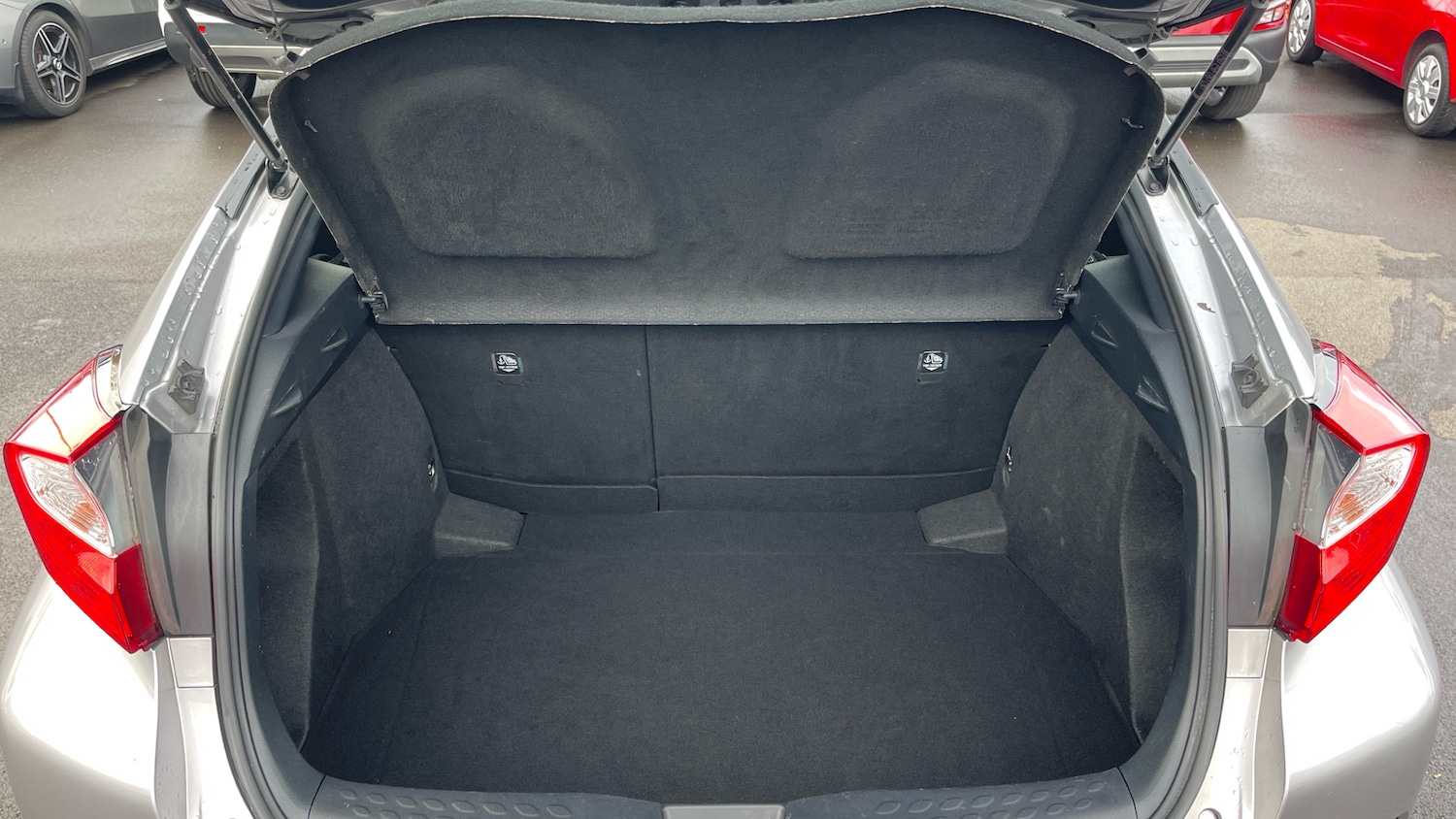 Used Toyota C-HR 2019 for sale - 76418488: Photo 15