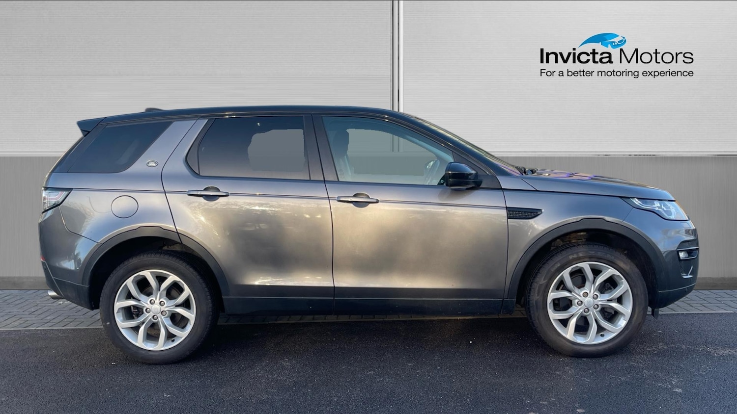 Used Land Rover Discovery Sport 2016 for sale - 77028209: Photo 2