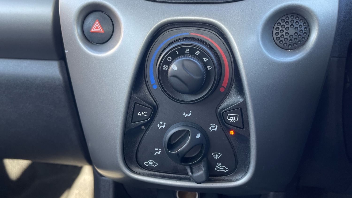 Used Toyota AYGO 2018 for sale - 75925313: Photo 24