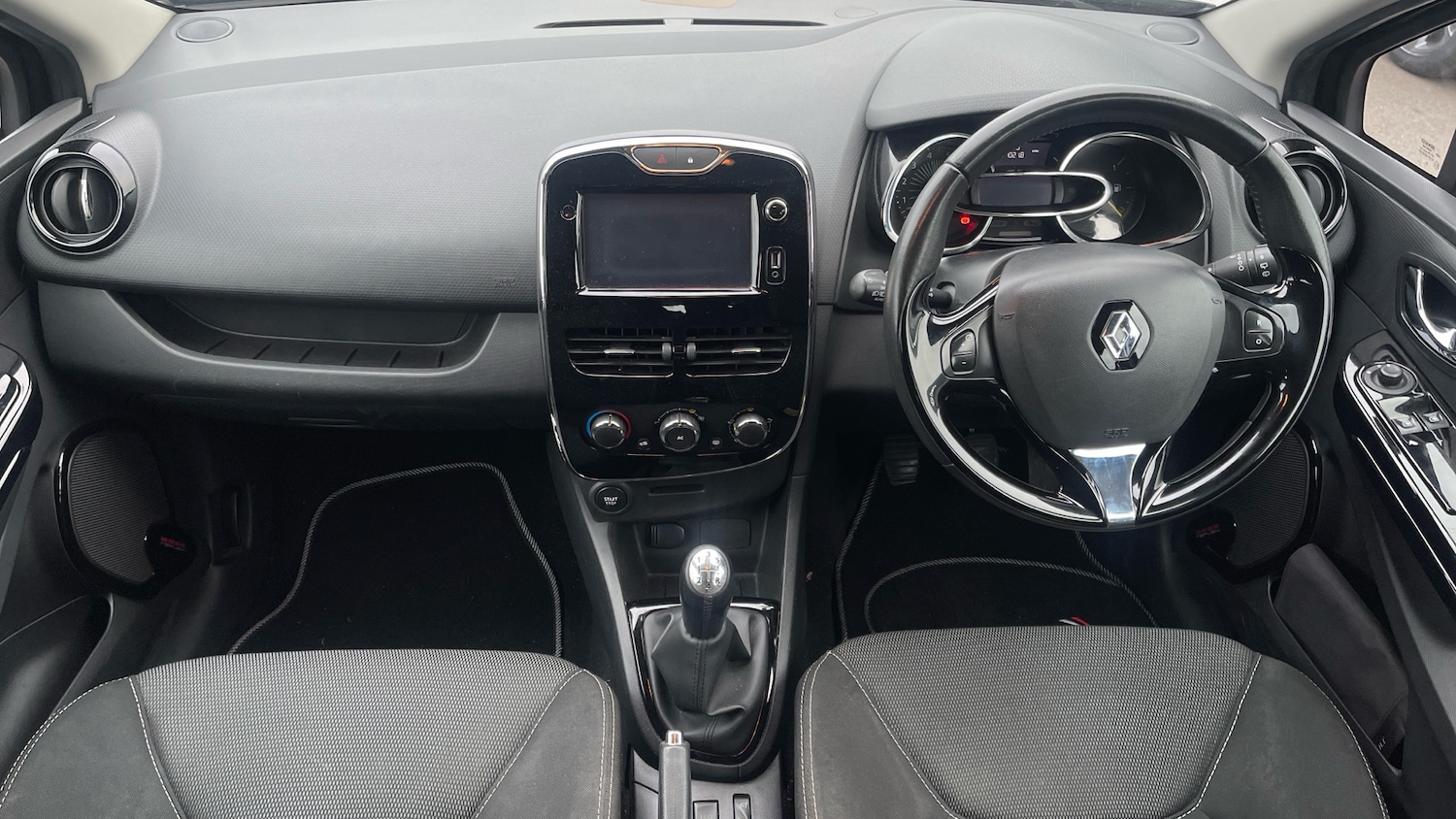 Used Renault Clio 2015 for sale - 77140542: Photo 11