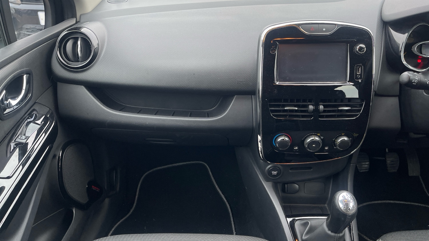 Used Renault Clio 2015 for sale - 77140542: Photo 12