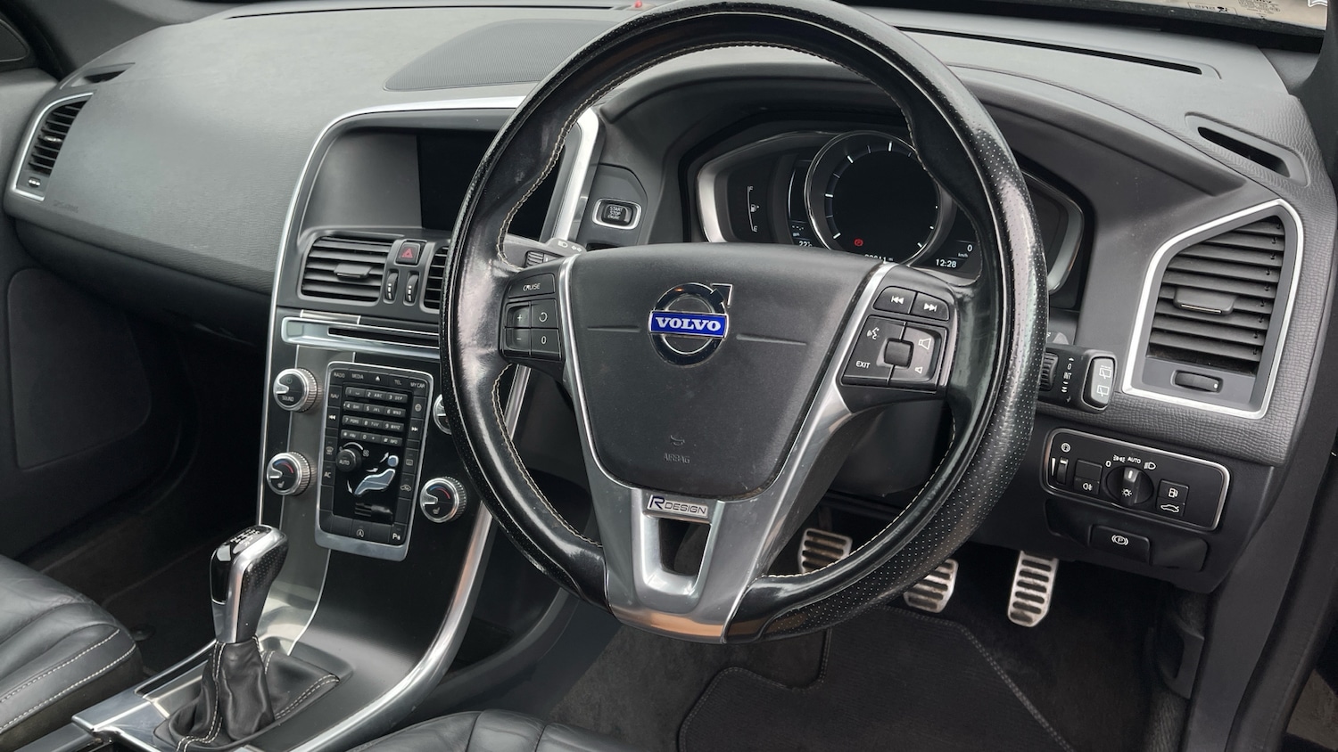 Used Volvo XC60 2015 for sale - 76010659: Photo 9
