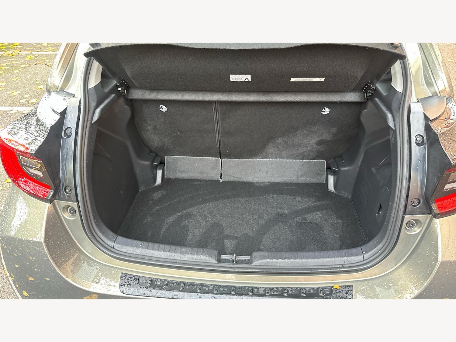 Used Toyota Yaris 2022 for sale - 76388058: Photo 16