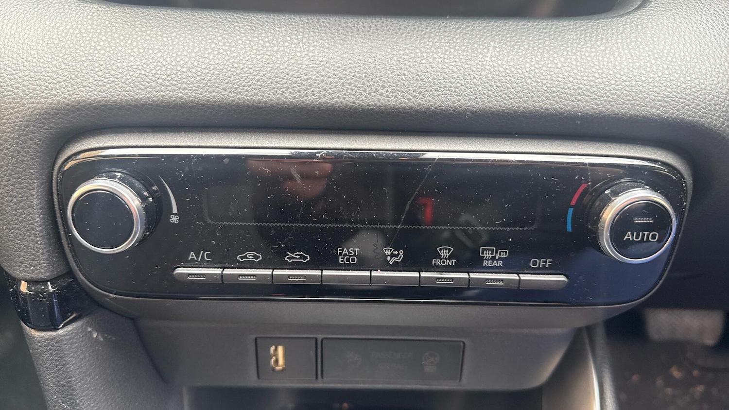 Used Toyota Yaris 2022 for sale - 77794228: Photo 35