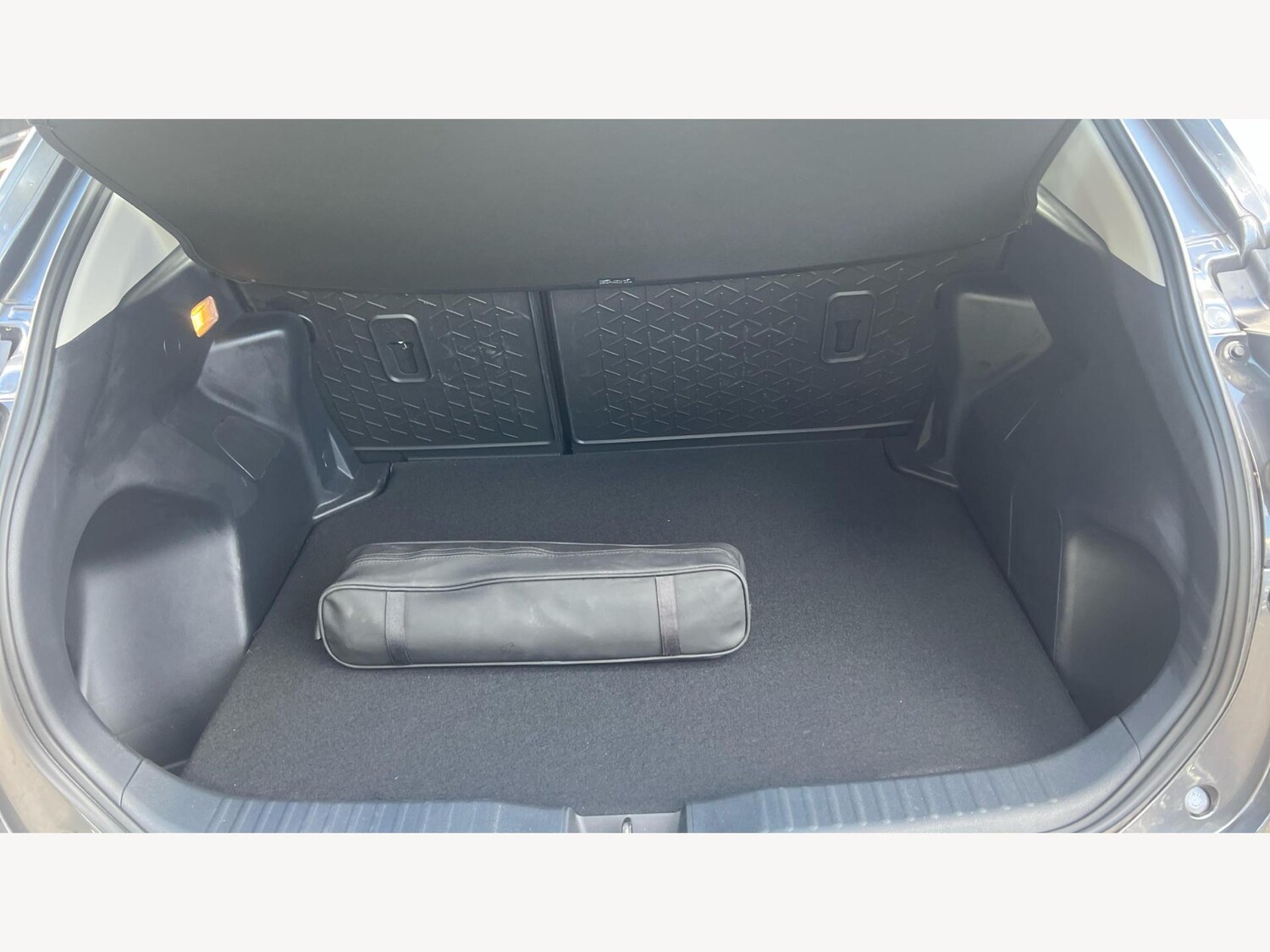 Used Toyota Yaris Cross for sale - 77242387: Photo 16