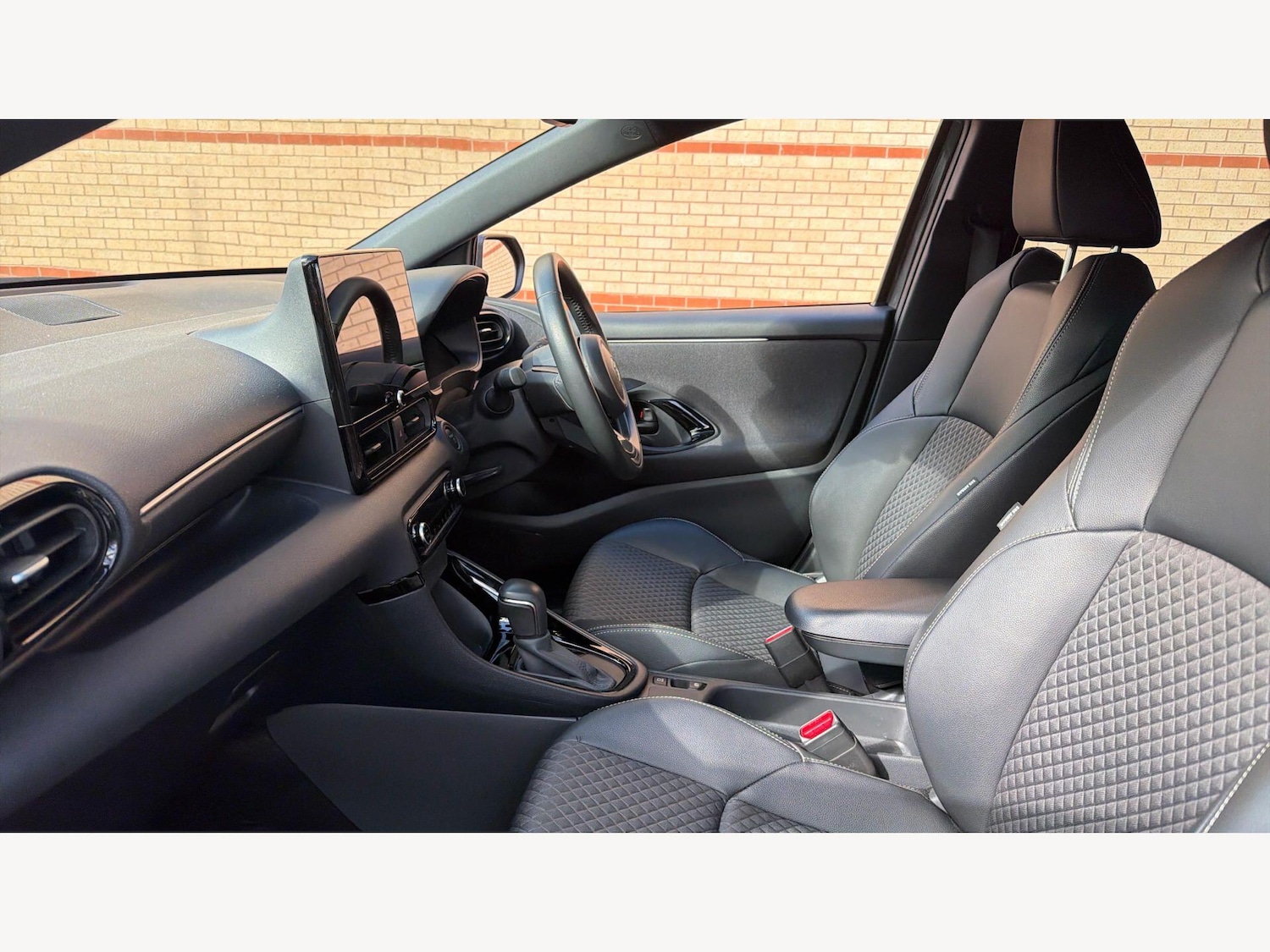 Used Toyota Yaris 2024 for sale - 77838994: Photo 12