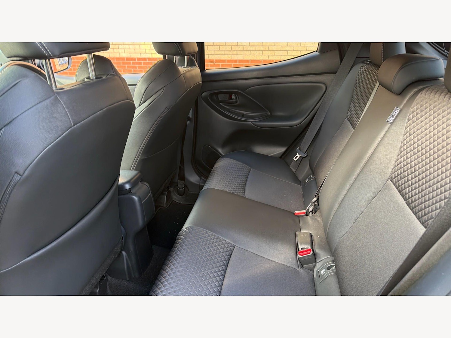 Used Toyota Yaris 2024 for sale - 77838994: Photo 15