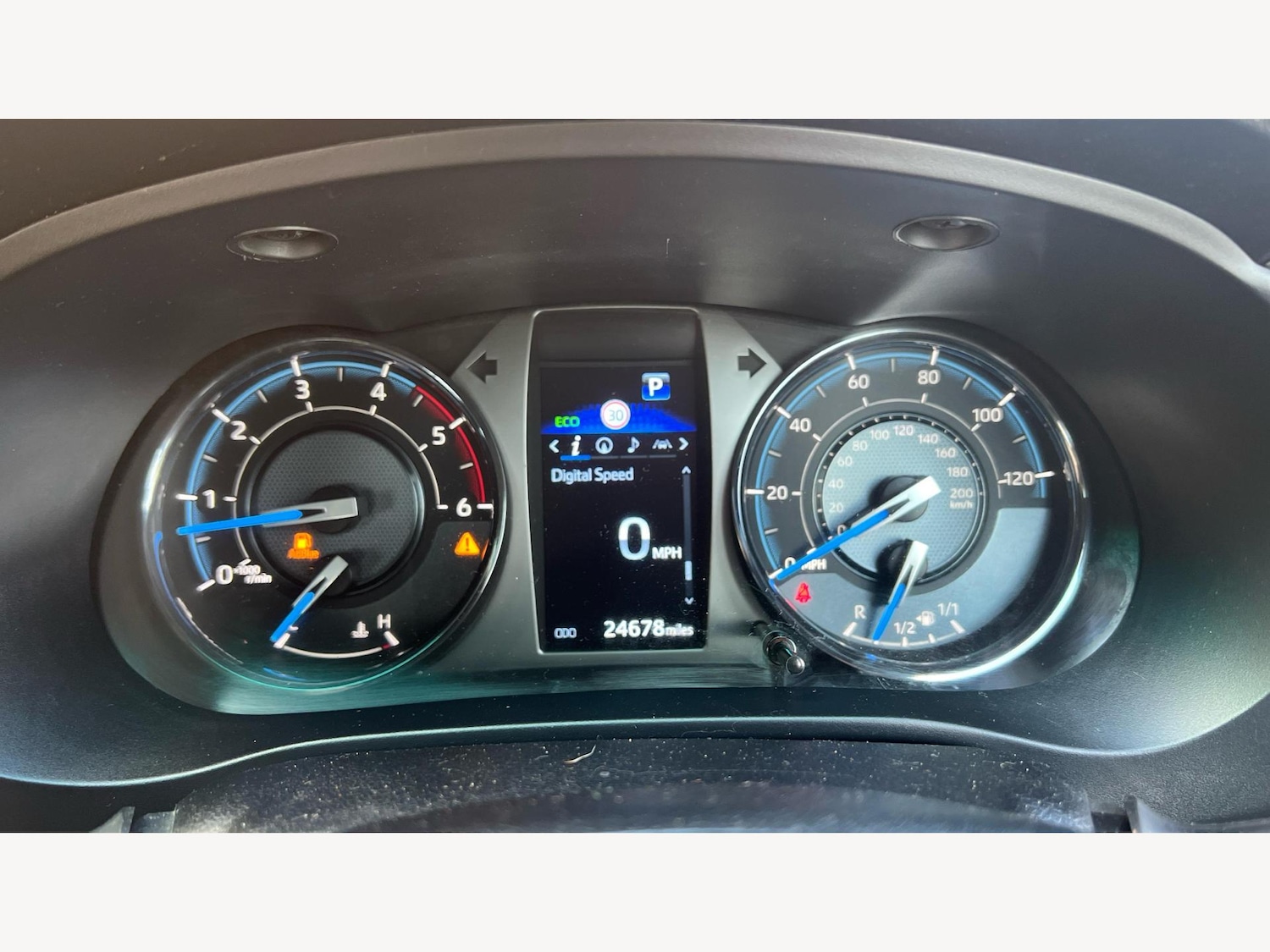 Used Toyota Hilux 2023 for sale - 77484107: Photo 11