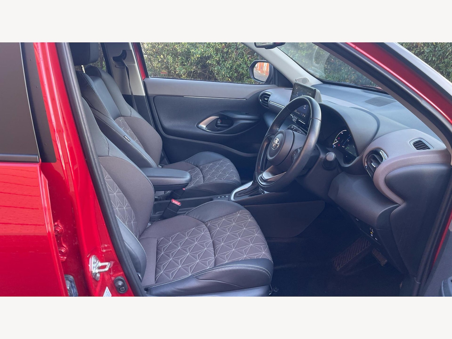 Used Toyota Yaris Cross 2022 for sale - 76715402: Photo 13