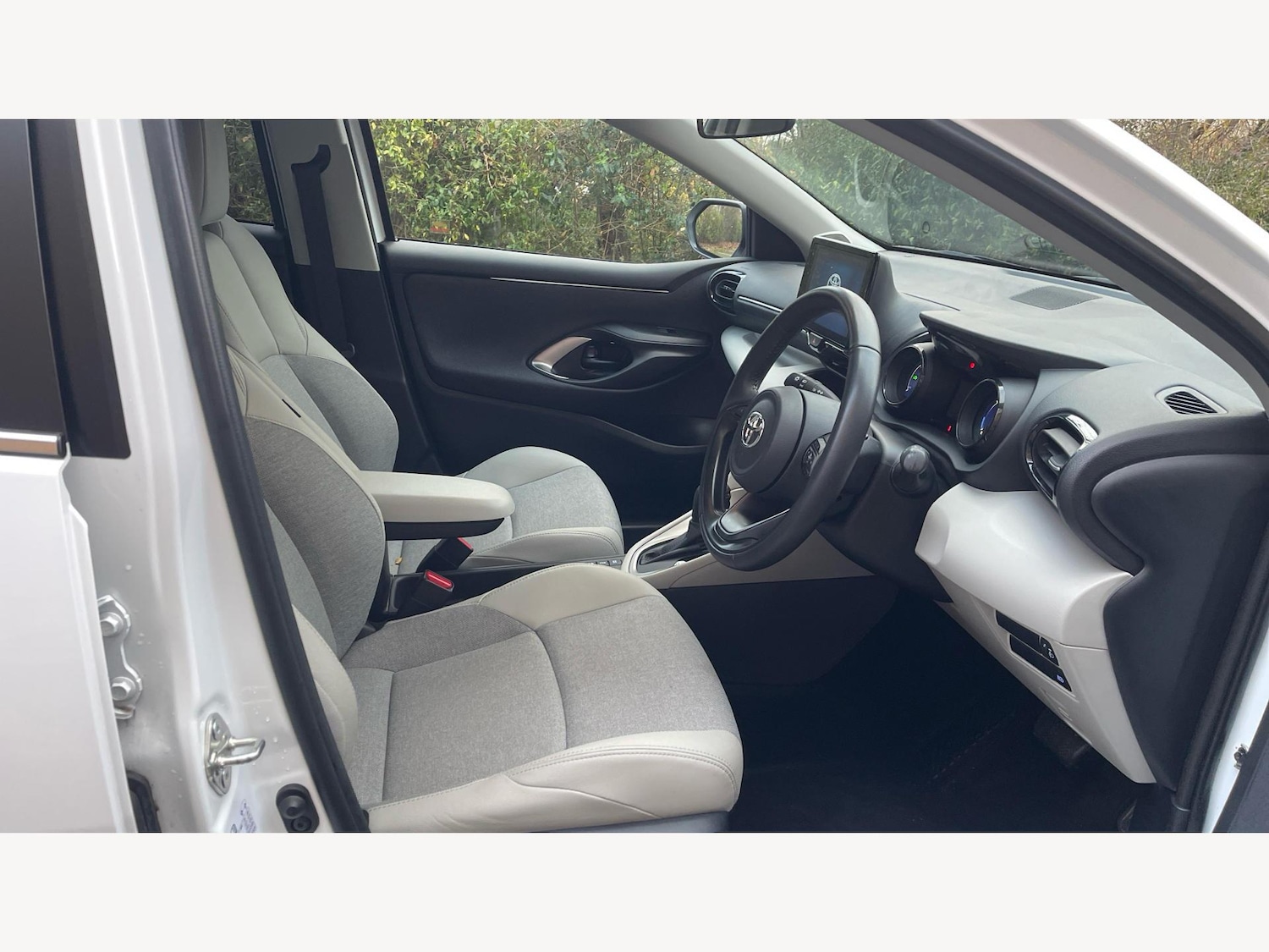 Used Toyota Yaris 2023 for sale - 76918615: Photo 13
