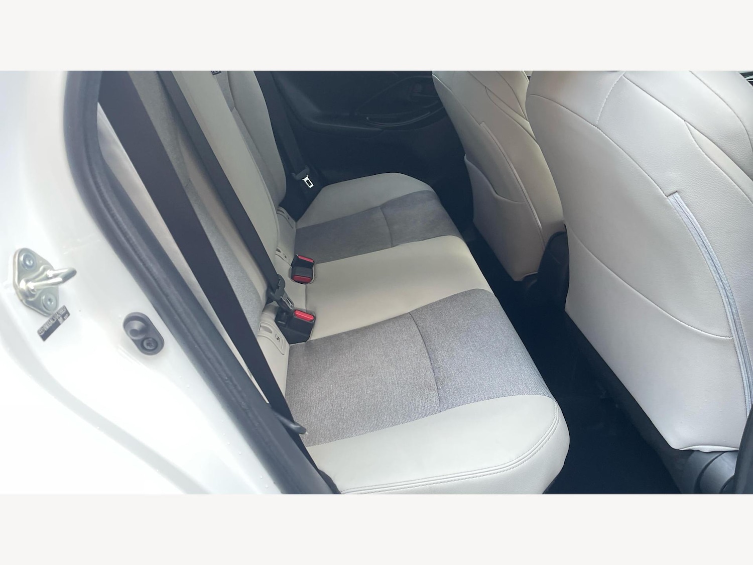 Used Toyota Yaris 2023 for sale - 76918615: Photo 14