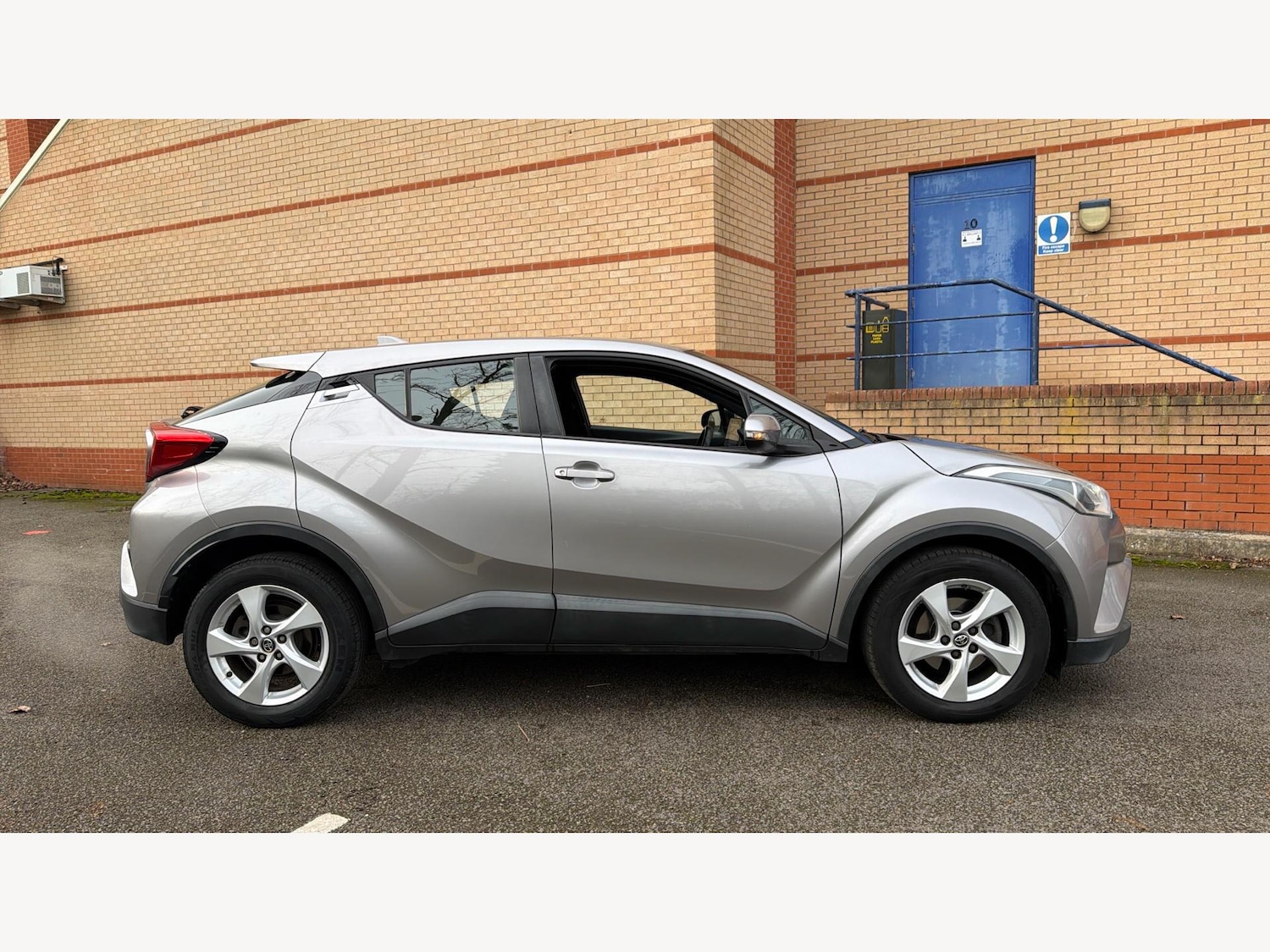 Used Toyota C-HR for sale - 77672041: Photo 18