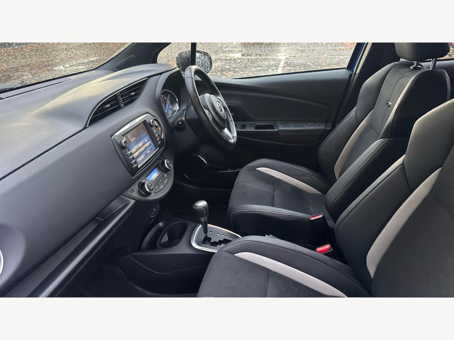 Used Toyota Yaris 2019 for sale - 76549610: Photo 12