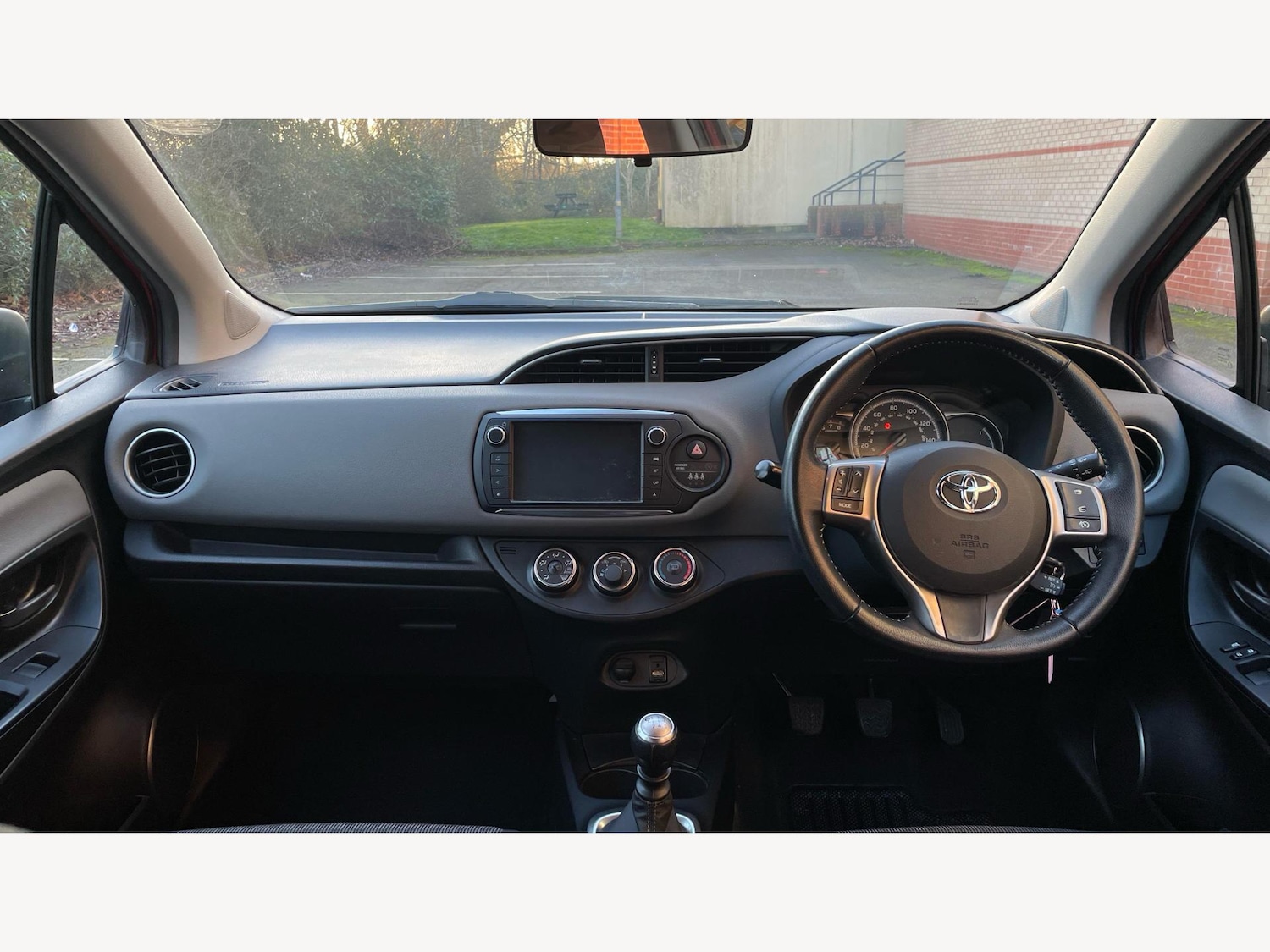 Used Toyota Yaris 2017 for sale - 77230601: Photo 7