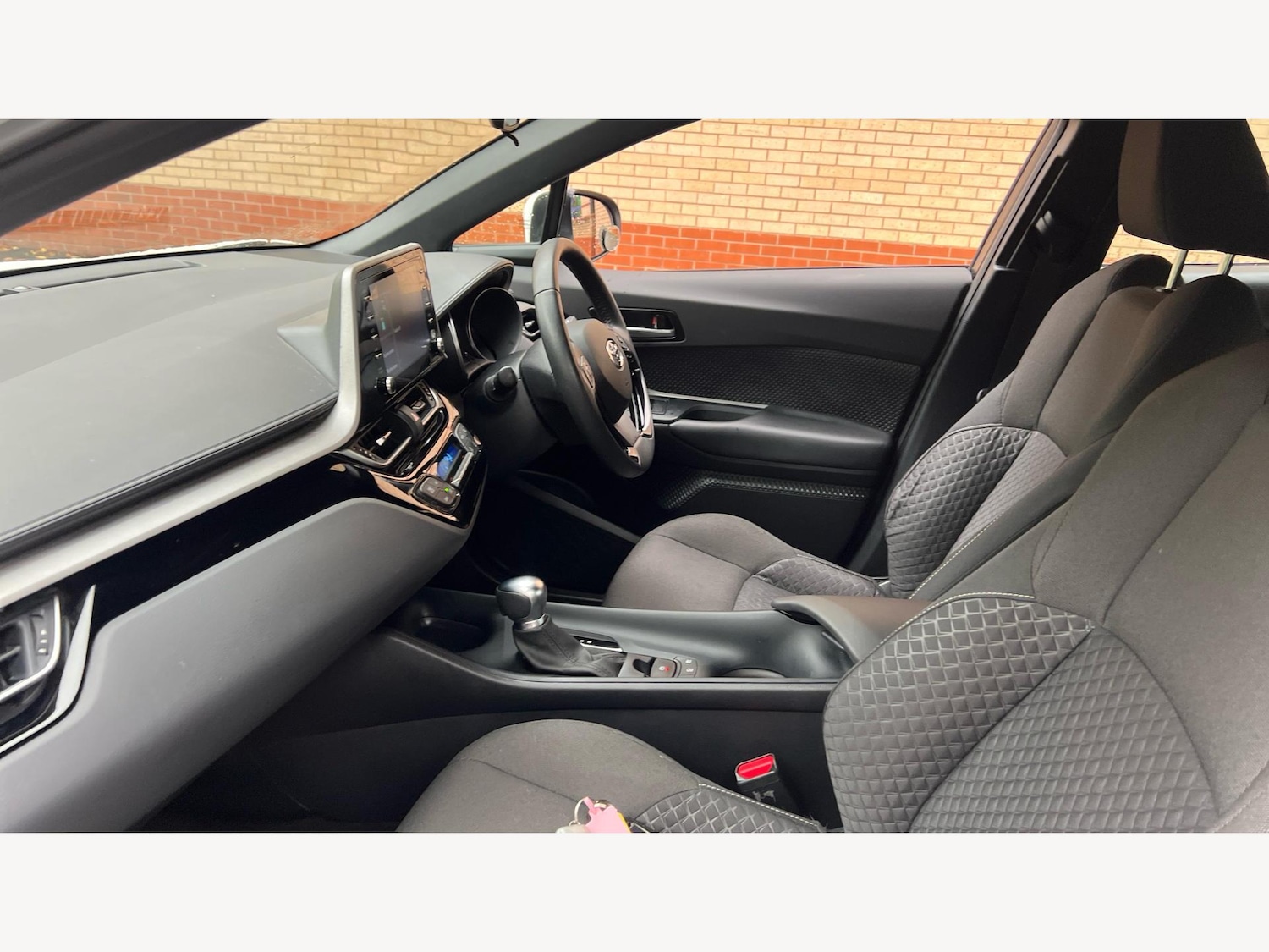 Used Toyota C-HR 2023 for sale - 76360560: Photo 12