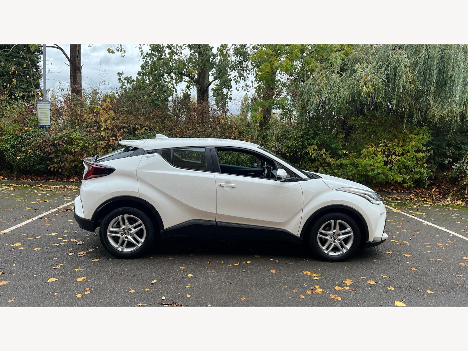 Used Toyota C-HR 2023 for sale - 76360560: Photo 18