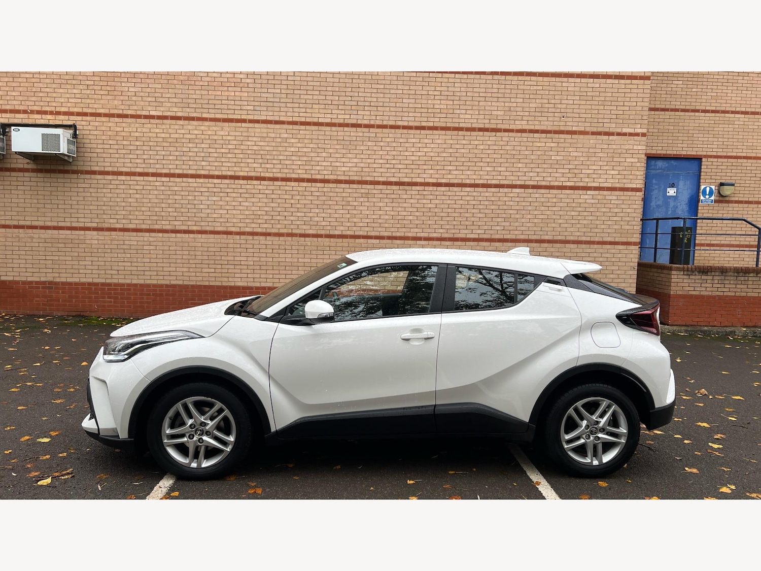Used Toyota C-HR 2023 for sale - 76360560: Photo 19