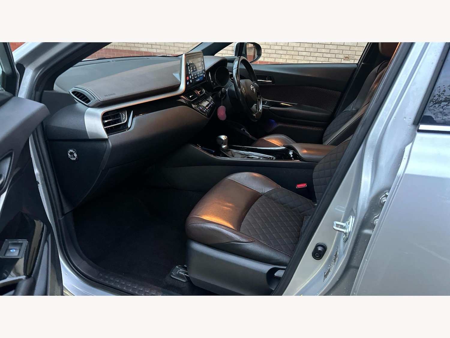 Used Toyota C-HR 2017 for sale - 76472645: Photo 12