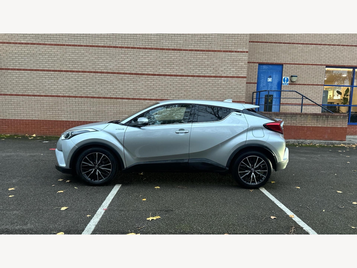 Used Toyota C-HR 2017 for sale - 76472645: Photo 19