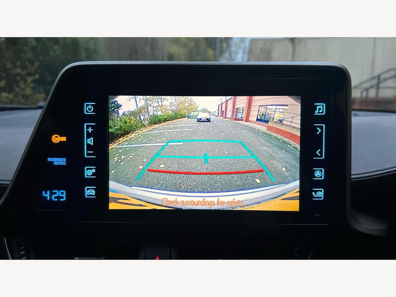 Used Toyota C-HR 2017 for sale - 76472645: Photo 22