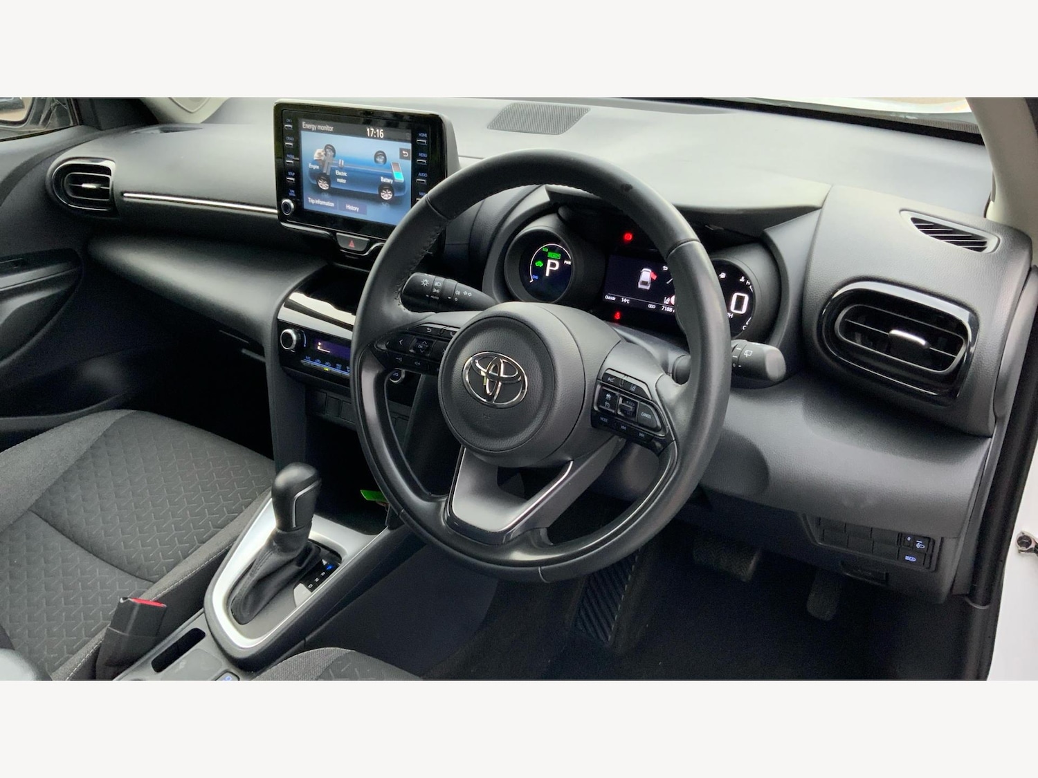Used Toyota Yaris Cross 2024 for sale - 76370884: Photo 8