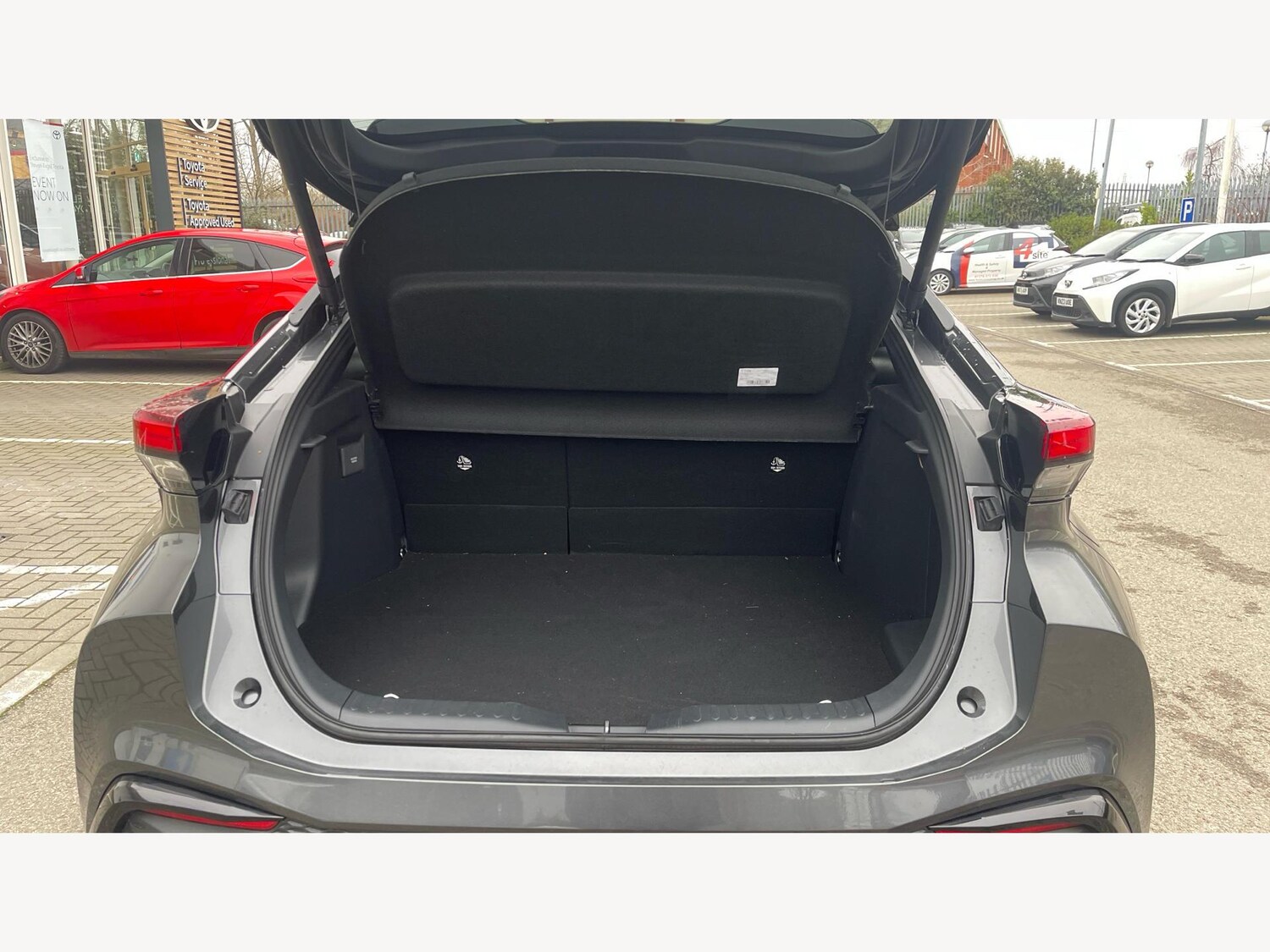 Used Toyota C-HR 2025 for sale - 78101154: Photo 16