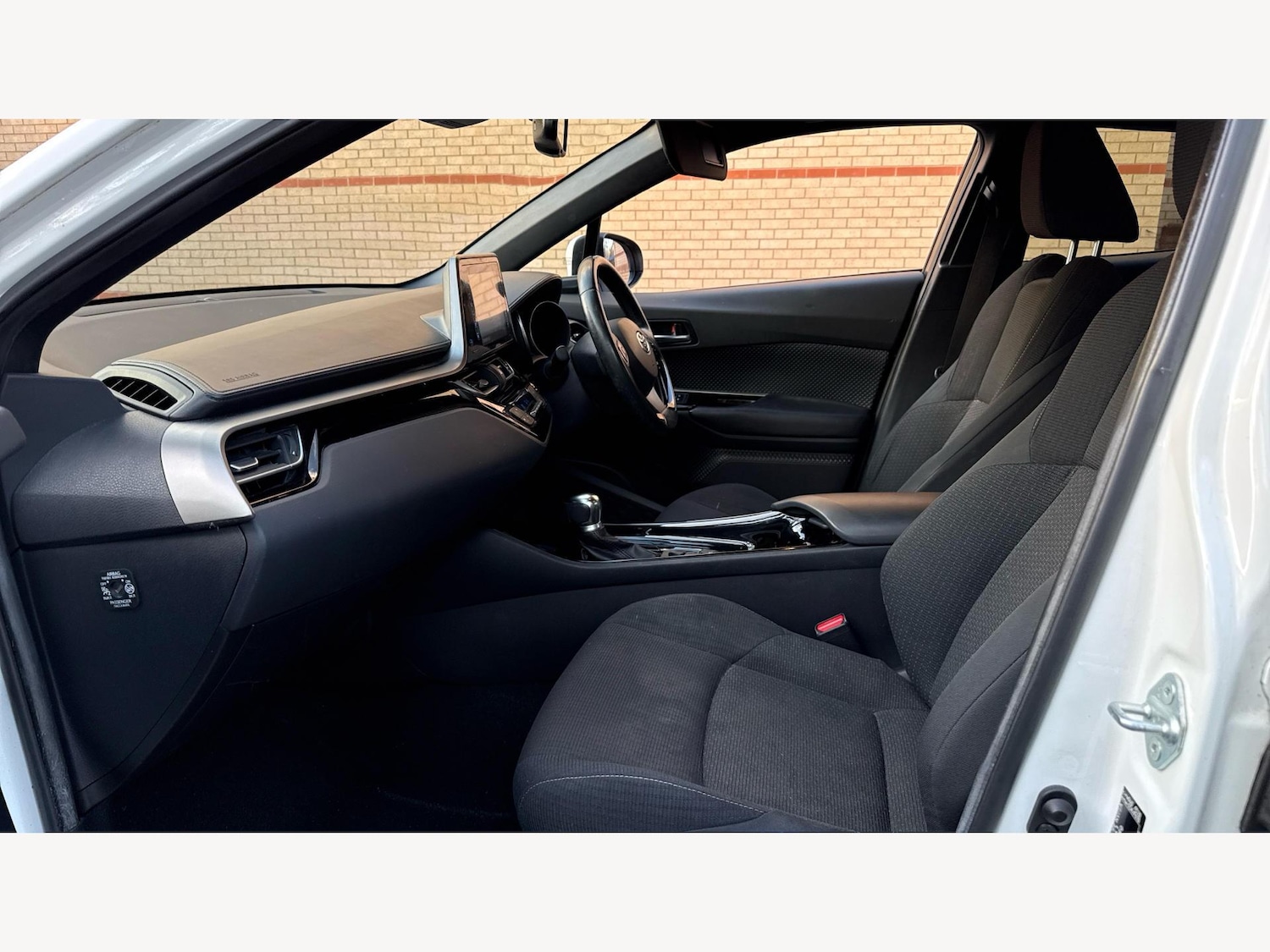 Used Toyota C-HR 2018 for sale - 76700825: Photo 12