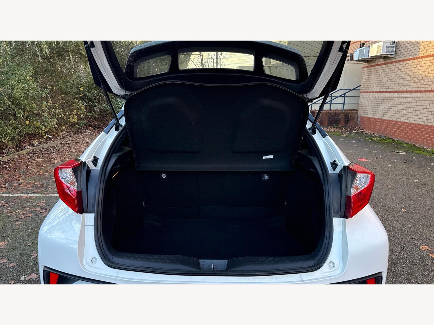 Used Toyota C-HR 2018 for sale - 76700825: Photo 16