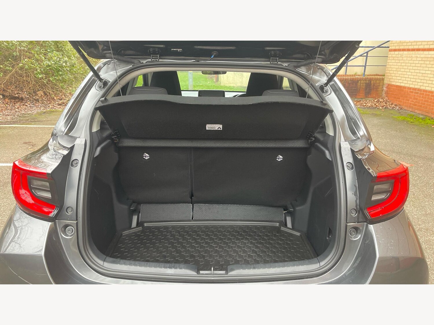 Used Toyota Yaris for sale - 77424811: Photo 16