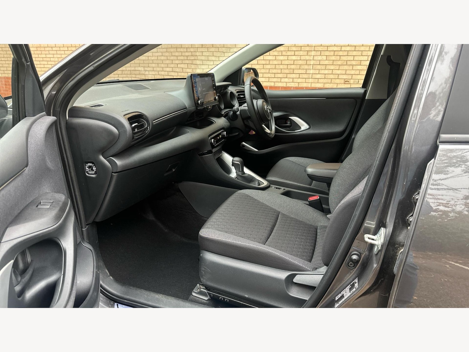 Used Toyota Yaris 2022 for sale - 76296080: Photo 12