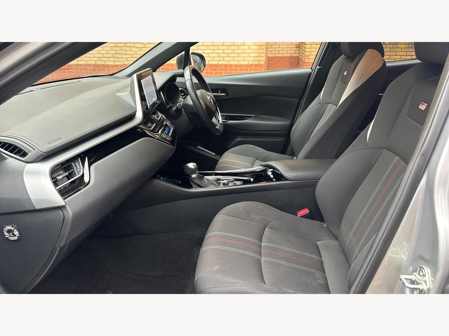 Used Toyota C-HR 2023 for sale - 76952703: Photo 12