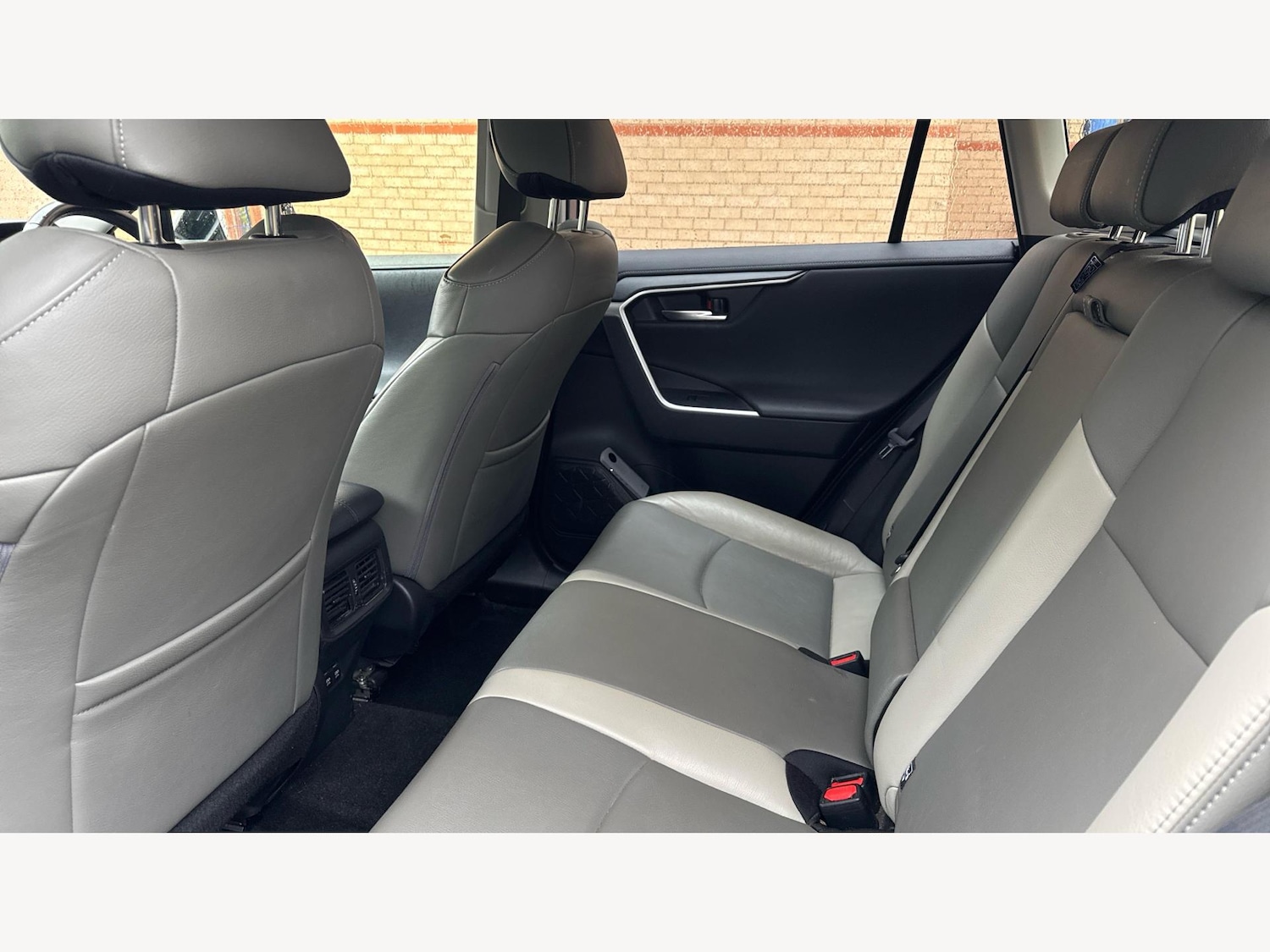 Used Toyota RAV4 2019 for sale - 76433187: Photo 15