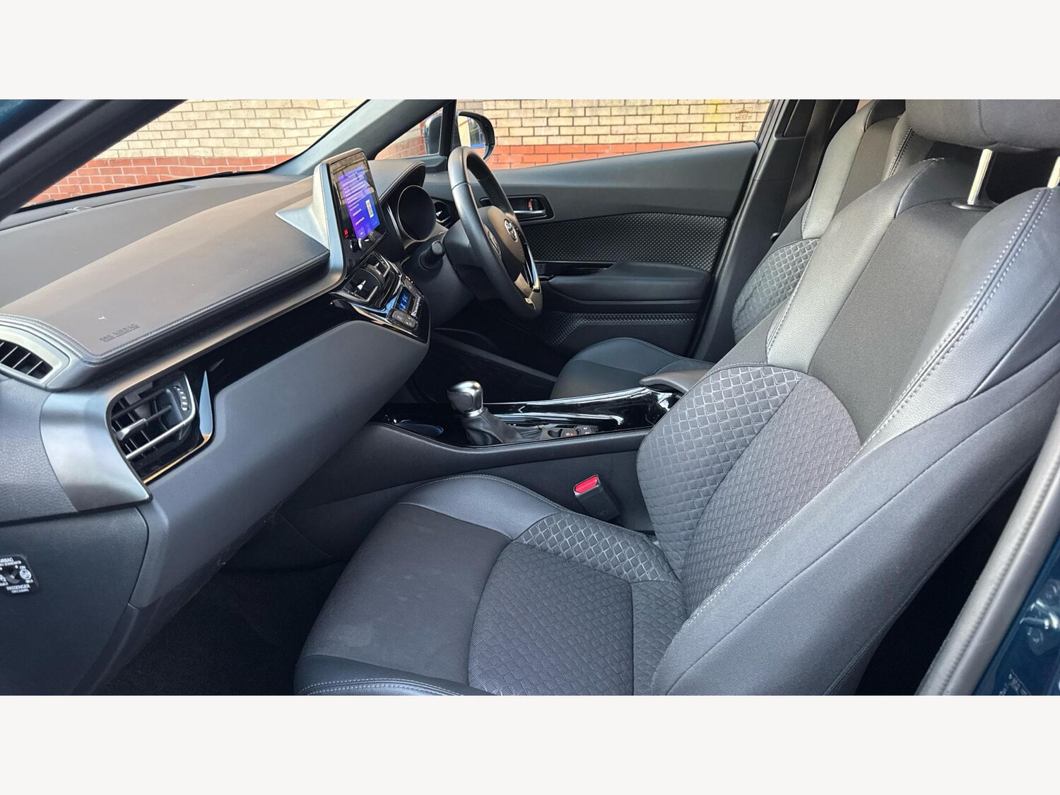 Used Toyota C-HR 2023 for sale - 77254060: Photo 12