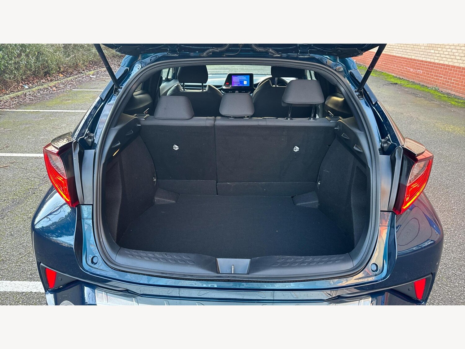 Used Toyota C-HR 2023 for sale - 77254060: Photo 16