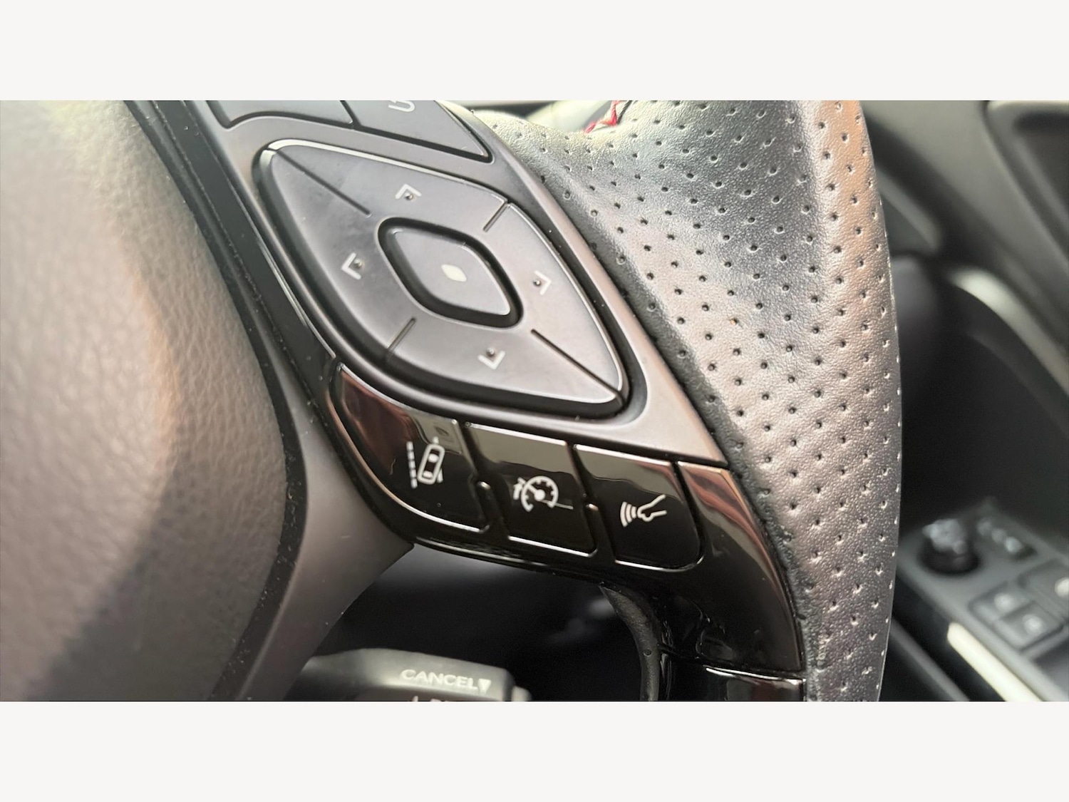Used Toyota C-HR for sale - 77598567: Photo 25