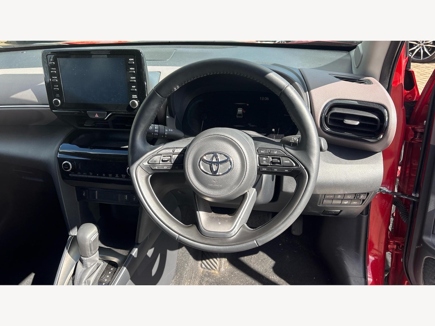 Used Toyota Yaris Cross 2024 for sale - 76251505: Photo 8