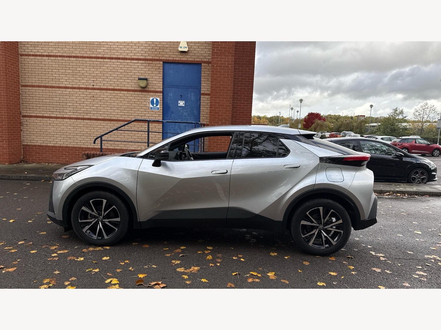 Used Toyota C-HR 2024 for sale - 76431981: Photo 19