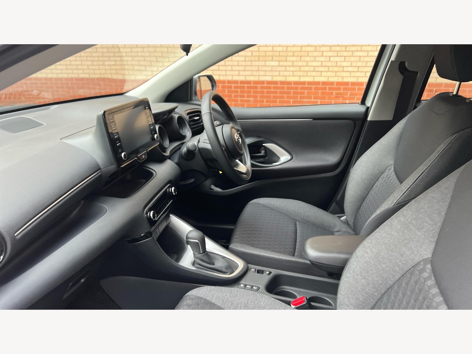 Used Toyota Yaris 2024 for sale - 76431801: Photo 12