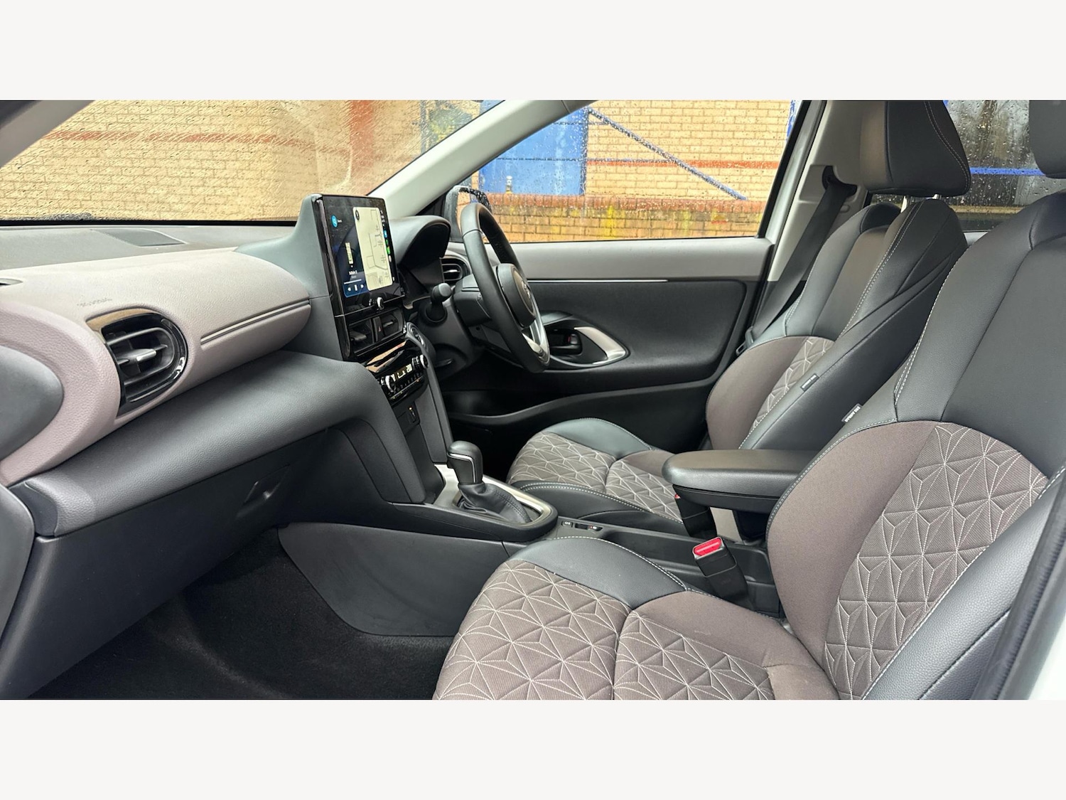 Used Toyota Yaris Cross 2024 for sale - 77242425: Photo 12